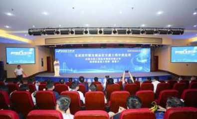 河南首例沥青路面无人智能摊铺碾压施工圆满成功，新材料技术推广服务引领基建新变革